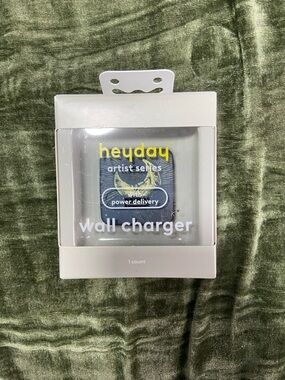 heyday Artist Series Charger Box in White and Yellow